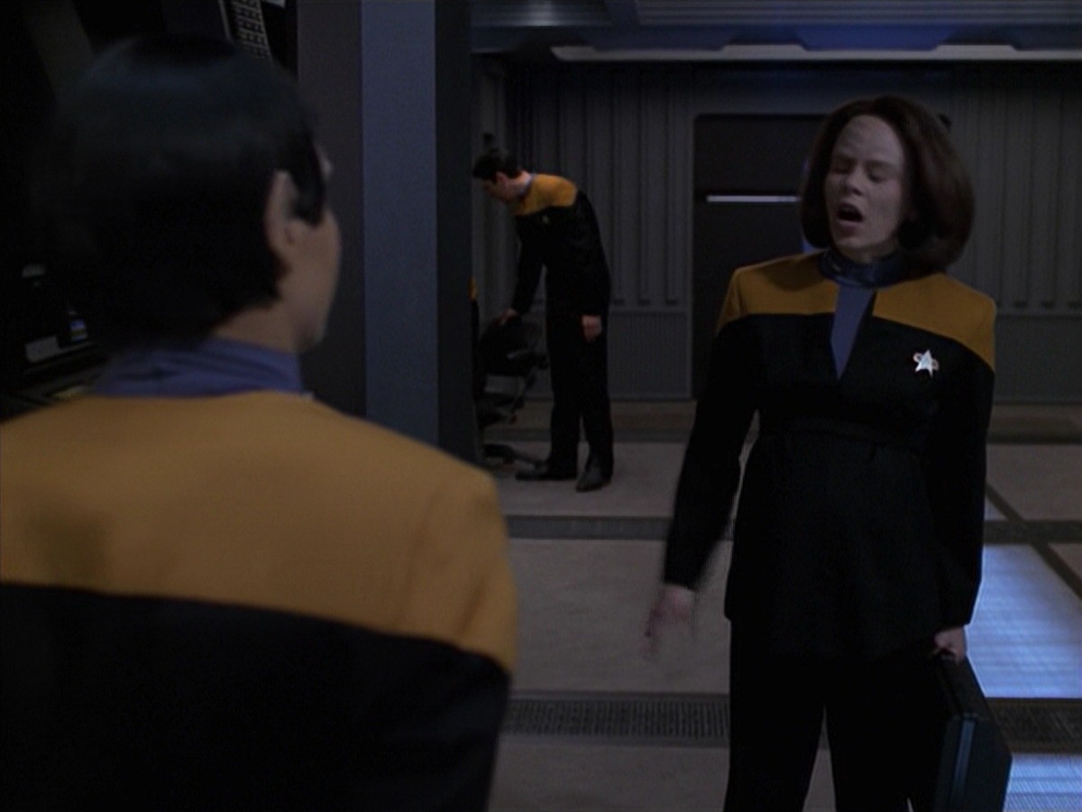 extant_StarTrek_VOY_7x24-RenaissanceMan_1740.jpg