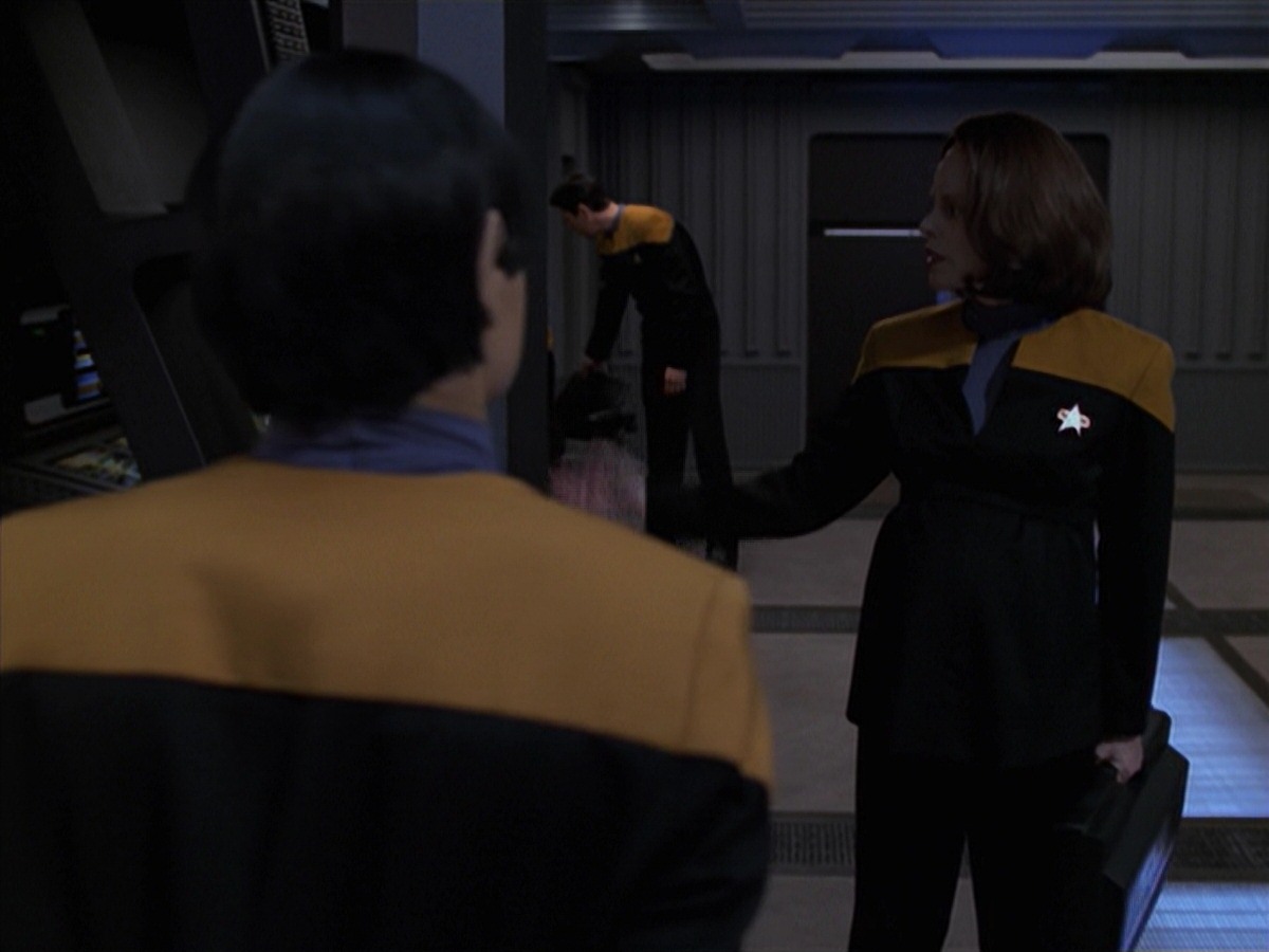 extant_StarTrek_VOY_7x24-RenaissanceMan_1741.jpg
