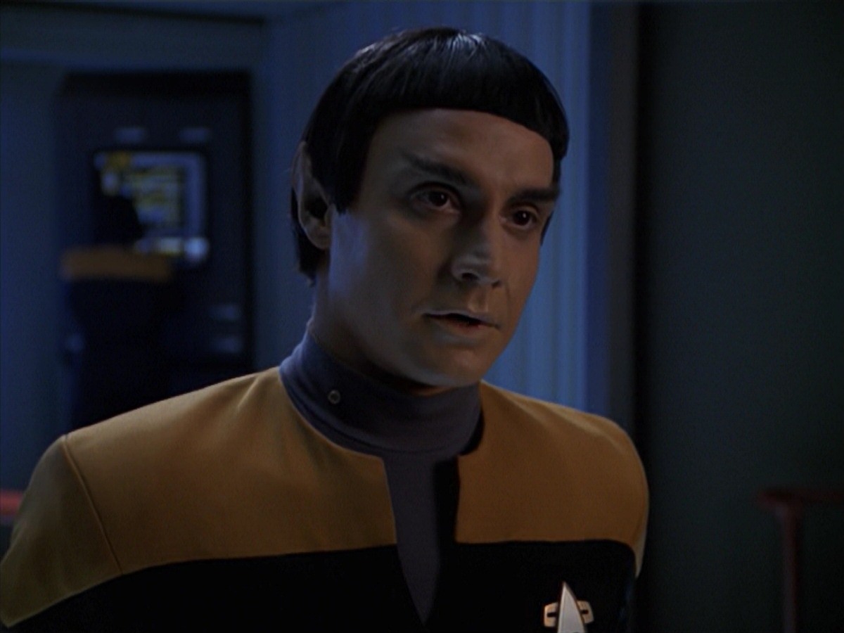 extant_StarTrek_VOY_7x24-RenaissanceMan_1747.jpg