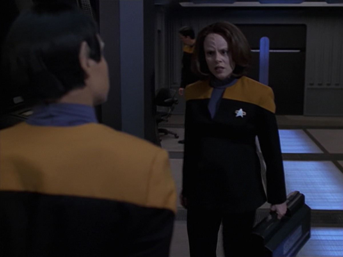 extant_StarTrek_VOY_7x24-RenaissanceMan_1750.jpg