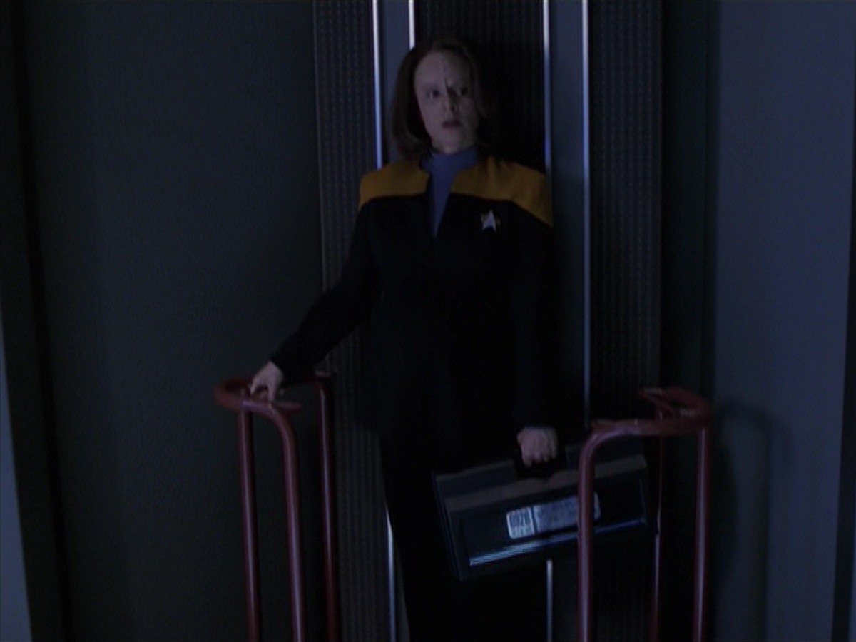 extant_StarTrek_VOY_7x24-RenaissanceMan_1757.jpg