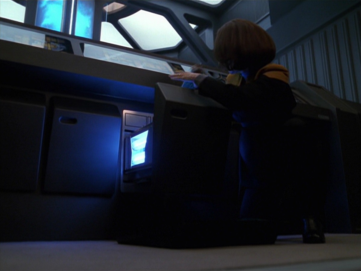 extant_StarTrek_VOY_7x24-RenaissanceMan_1764.jpg