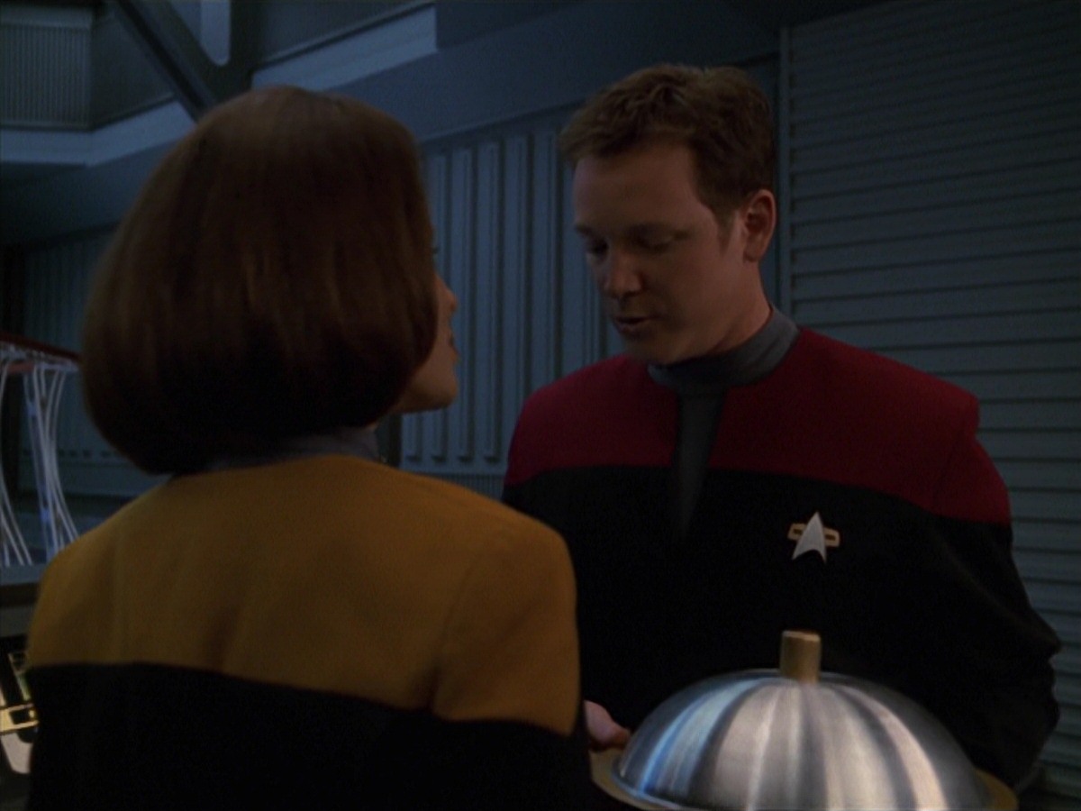 extant_StarTrek_VOY_7x24-RenaissanceMan_1802.jpg