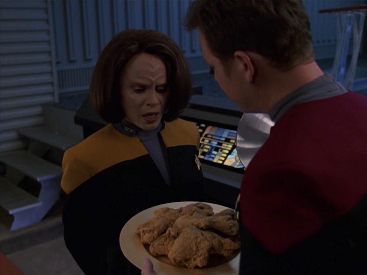 extant_StarTrek_VOY_7x24-RenaissanceMan_1806.jpg