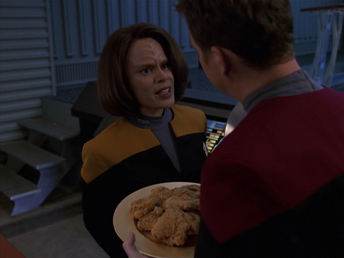 extant_StarTrek_VOY_7x24-RenaissanceMan_1807.jpg