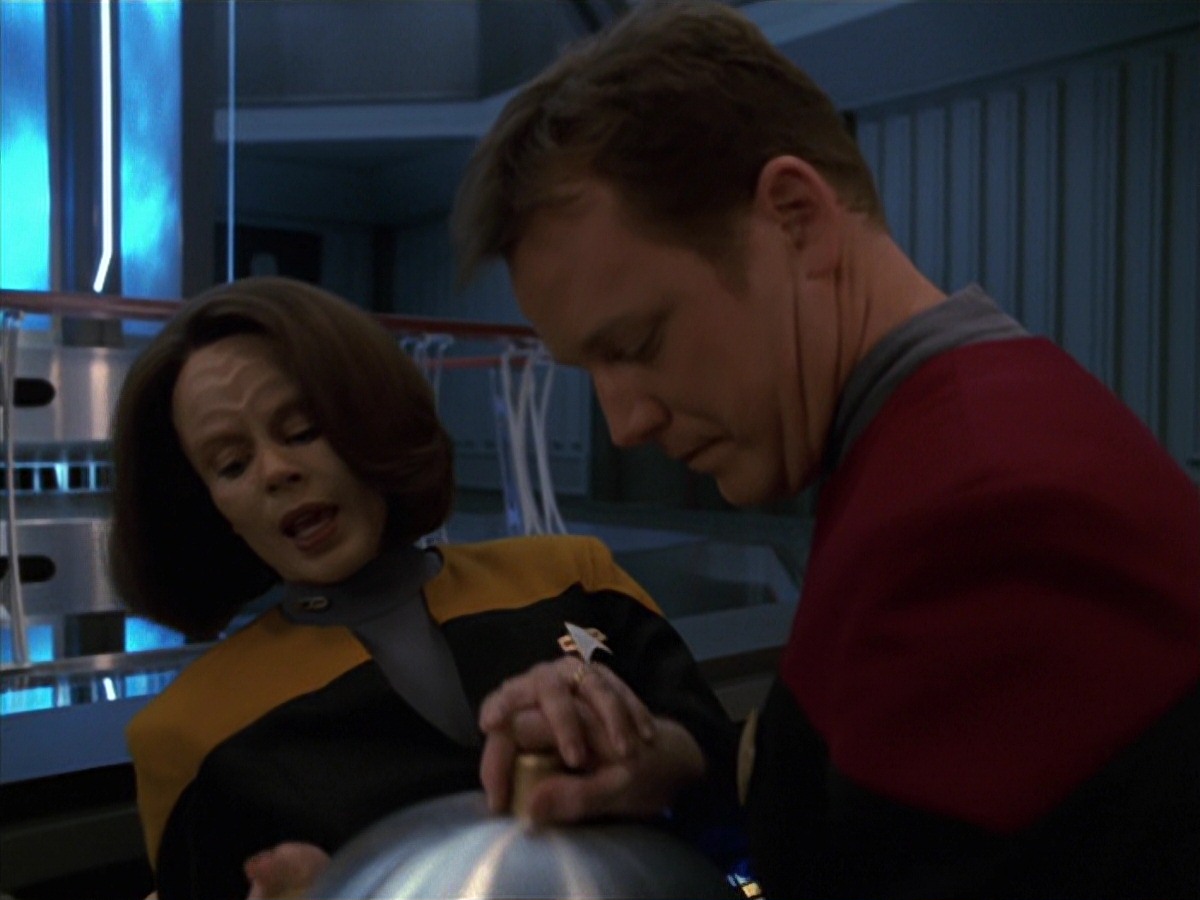 extant_StarTrek_VOY_7x24-RenaissanceMan_1828.jpg