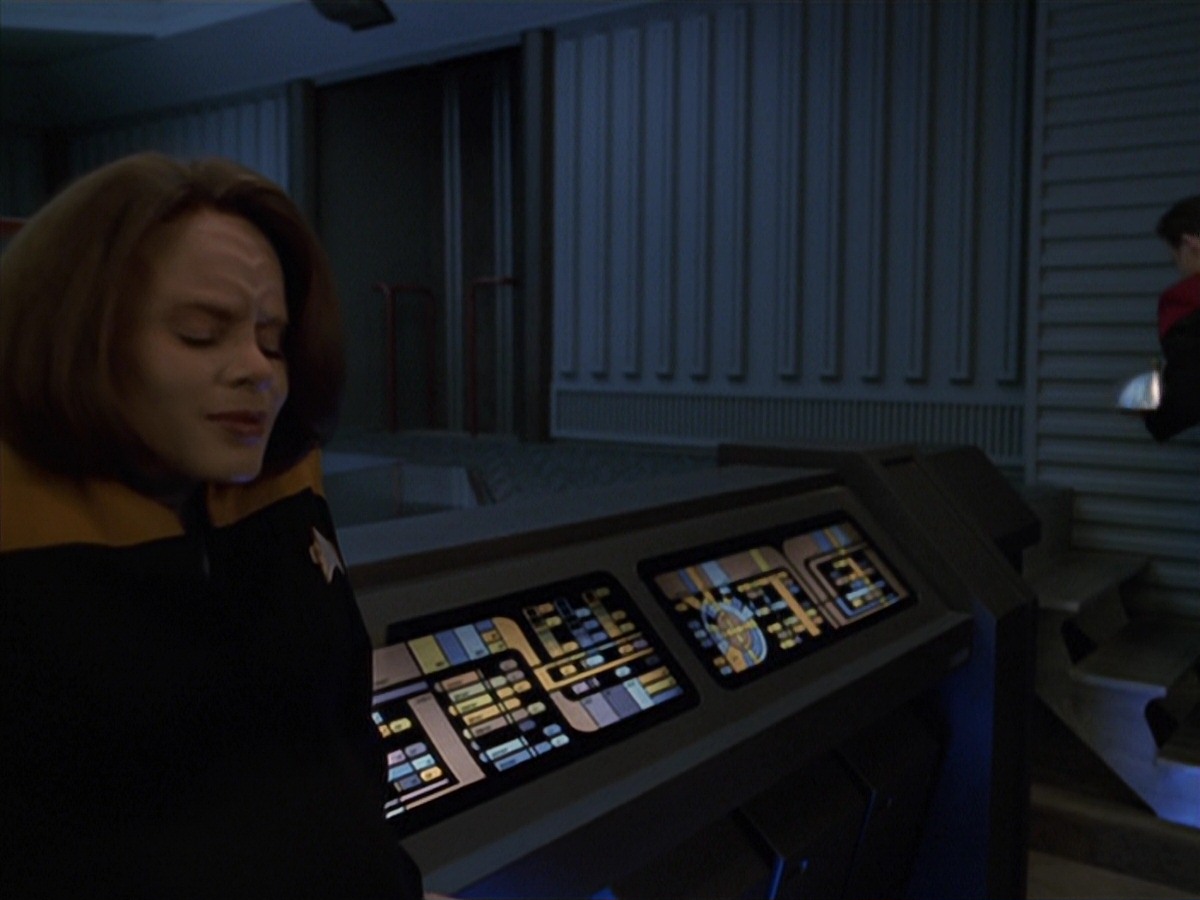 extant_StarTrek_VOY_7x24-RenaissanceMan_1873.jpg