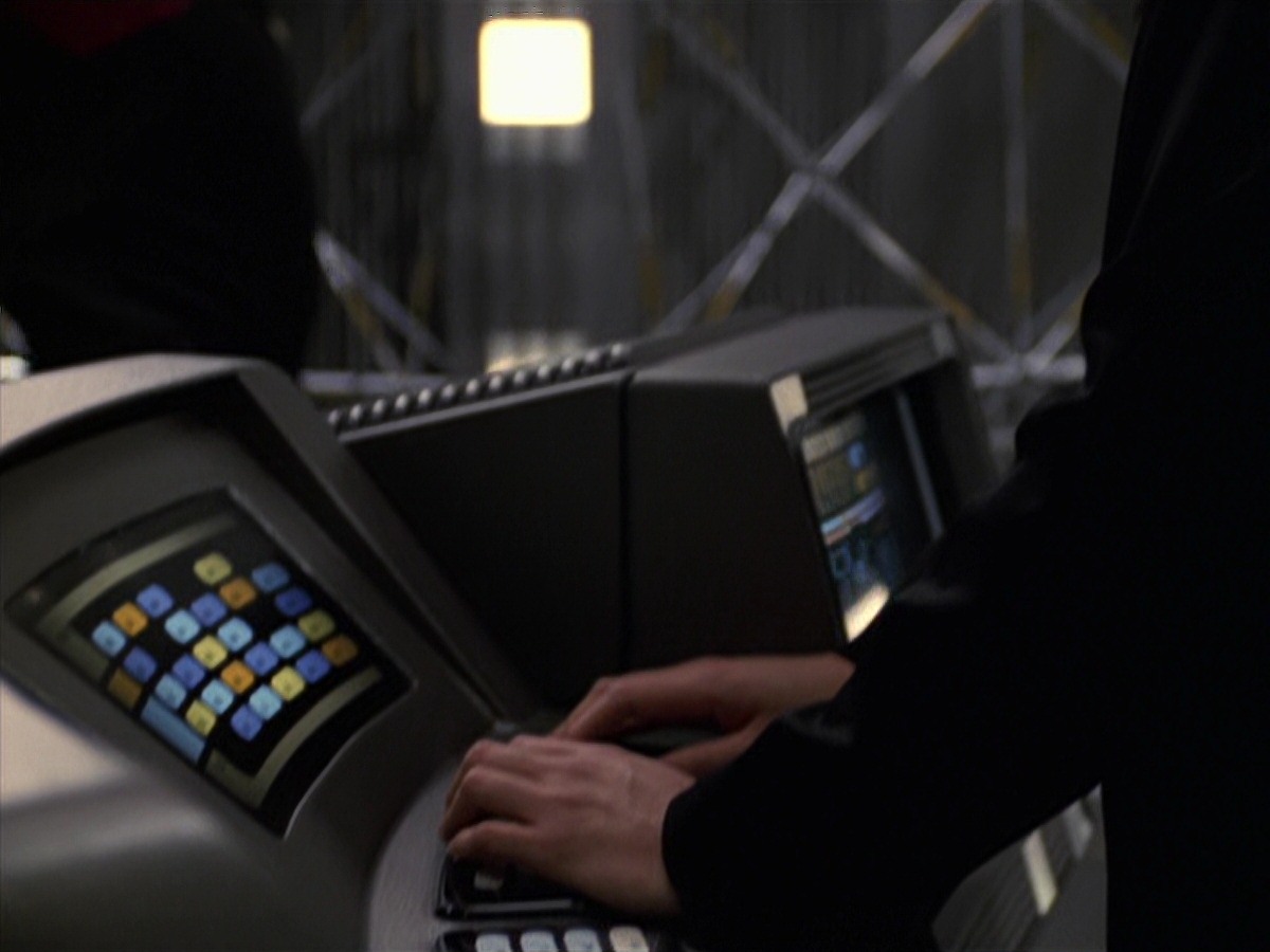 extant_StarTrek_VOY_7x24-RenaissanceMan_1926.jpg