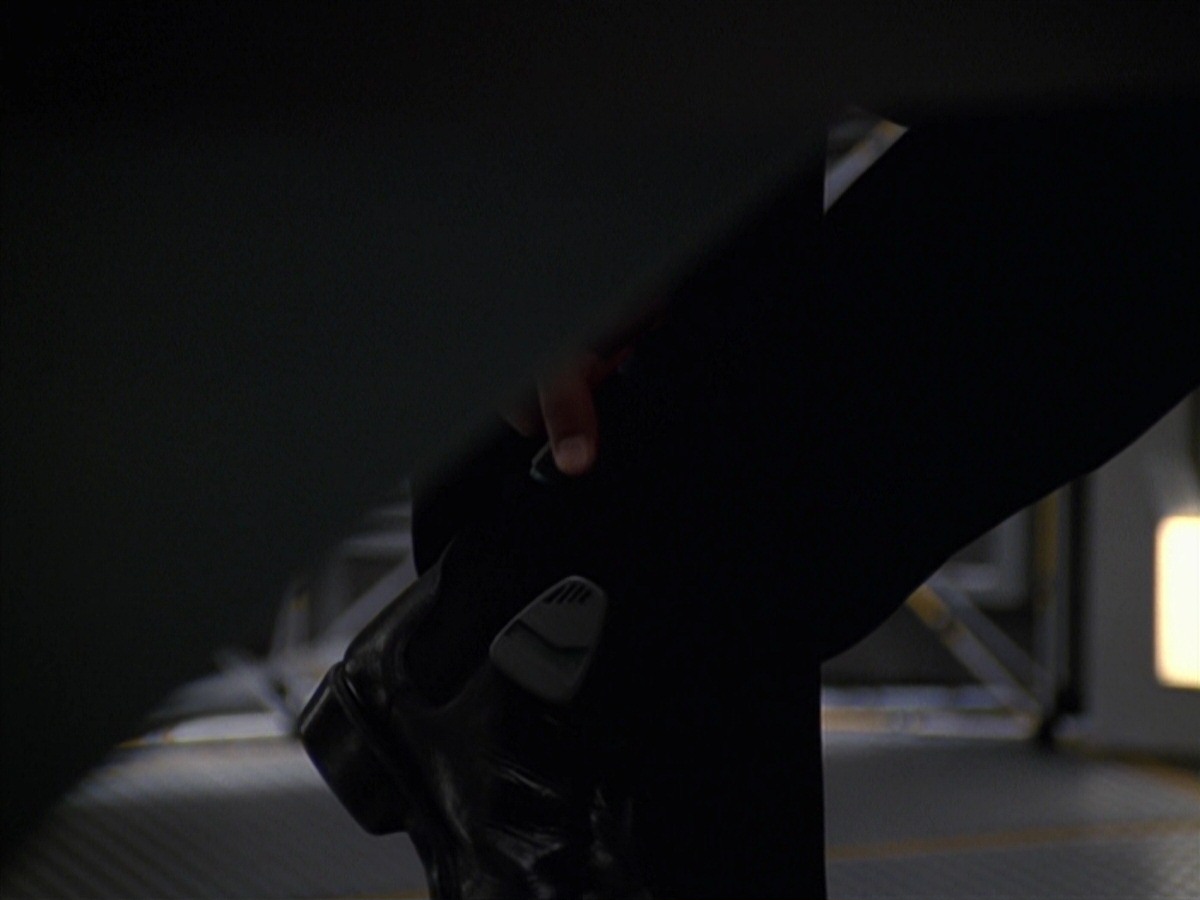 extant_StarTrek_VOY_7x24-RenaissanceMan_1975.jpg
