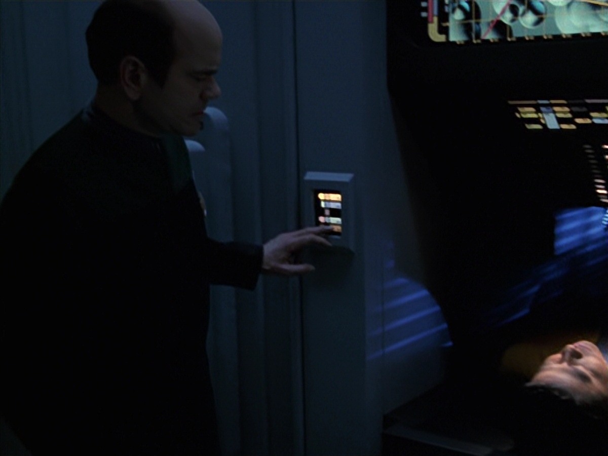 extant_StarTrek_VOY_7x24-RenaissanceMan_1997.jpg