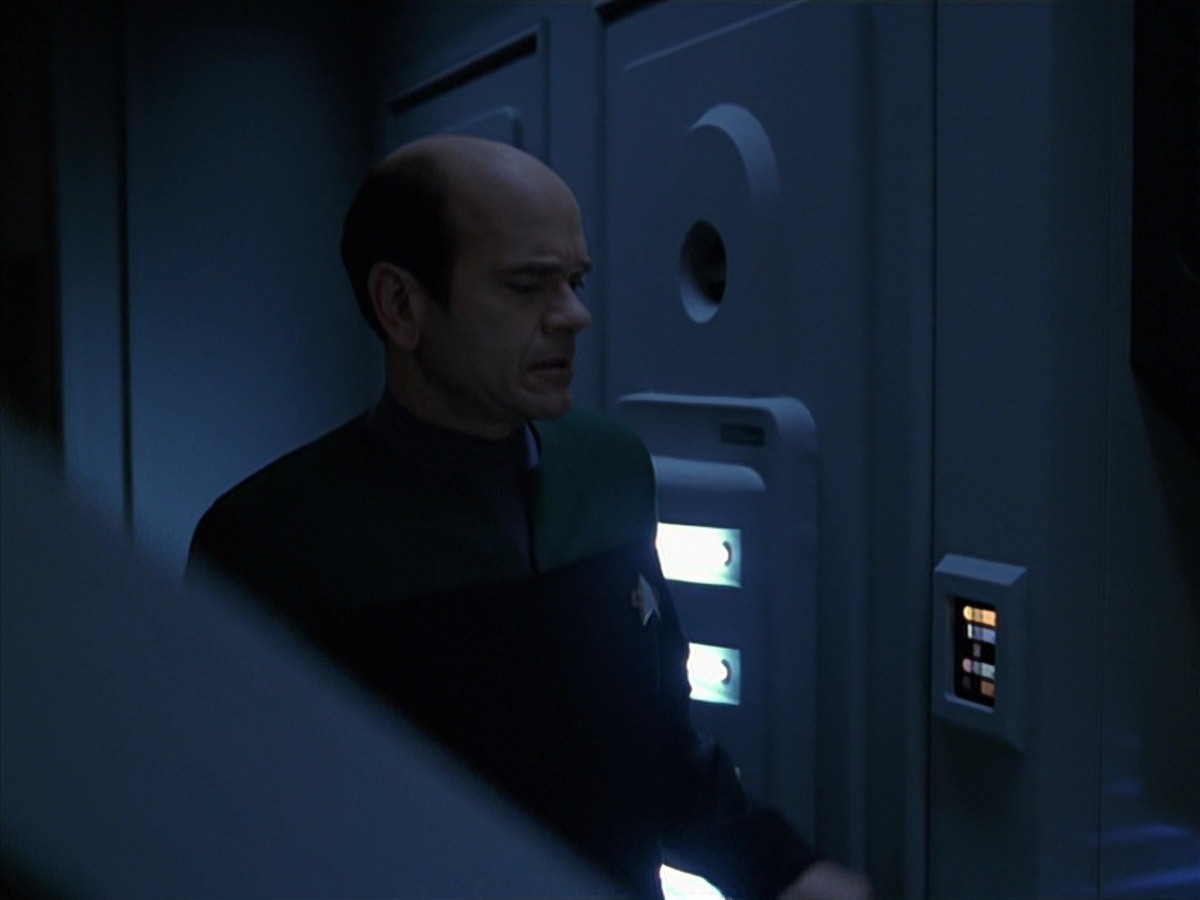 extant_StarTrek_VOY_7x24-RenaissanceMan_2000.jpg