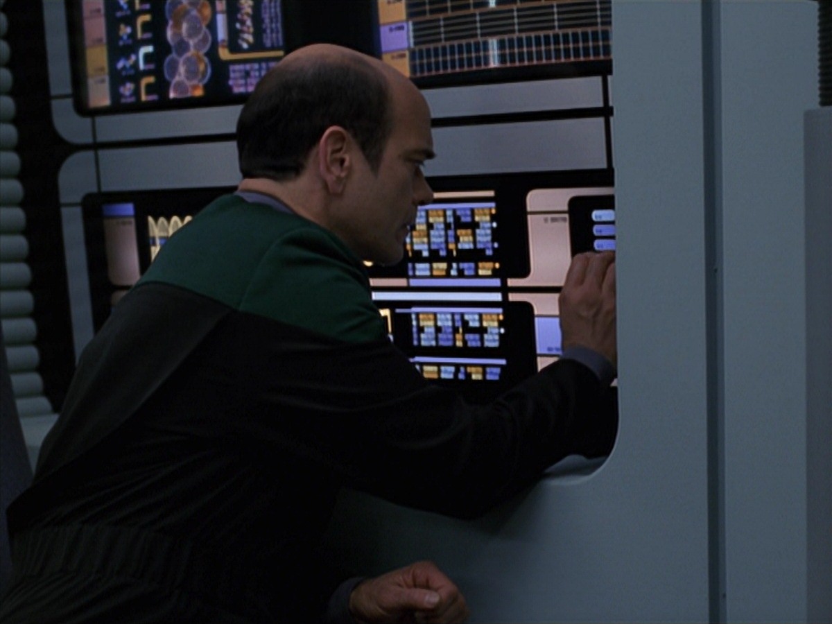 extant_StarTrek_VOY_7x24-RenaissanceMan_2030.jpg