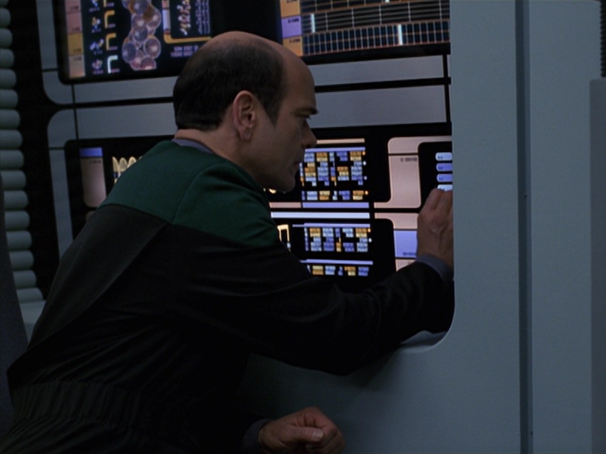 extant_StarTrek_VOY_7x24-RenaissanceMan_2031.jpg
