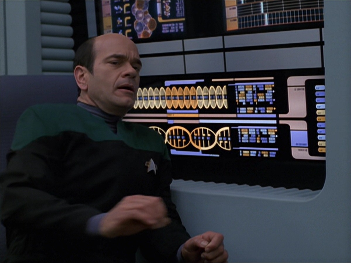 extant_StarTrek_VOY_7x24-RenaissanceMan_2034.jpg
