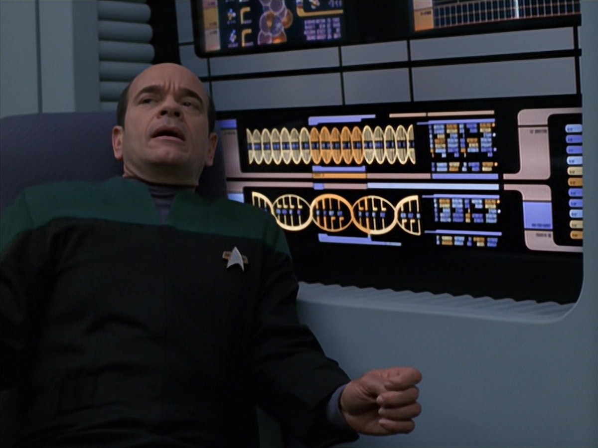 extant_StarTrek_VOY_7x24-RenaissanceMan_2035.jpg