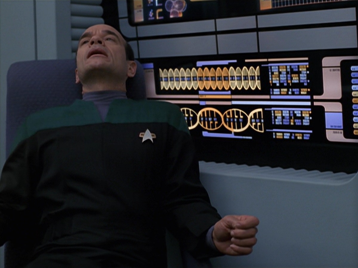 extant_StarTrek_VOY_7x24-RenaissanceMan_2036.jpg