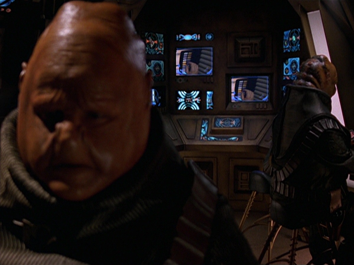 extant_StarTrek_VOY_7x24-RenaissanceMan_2044.jpg