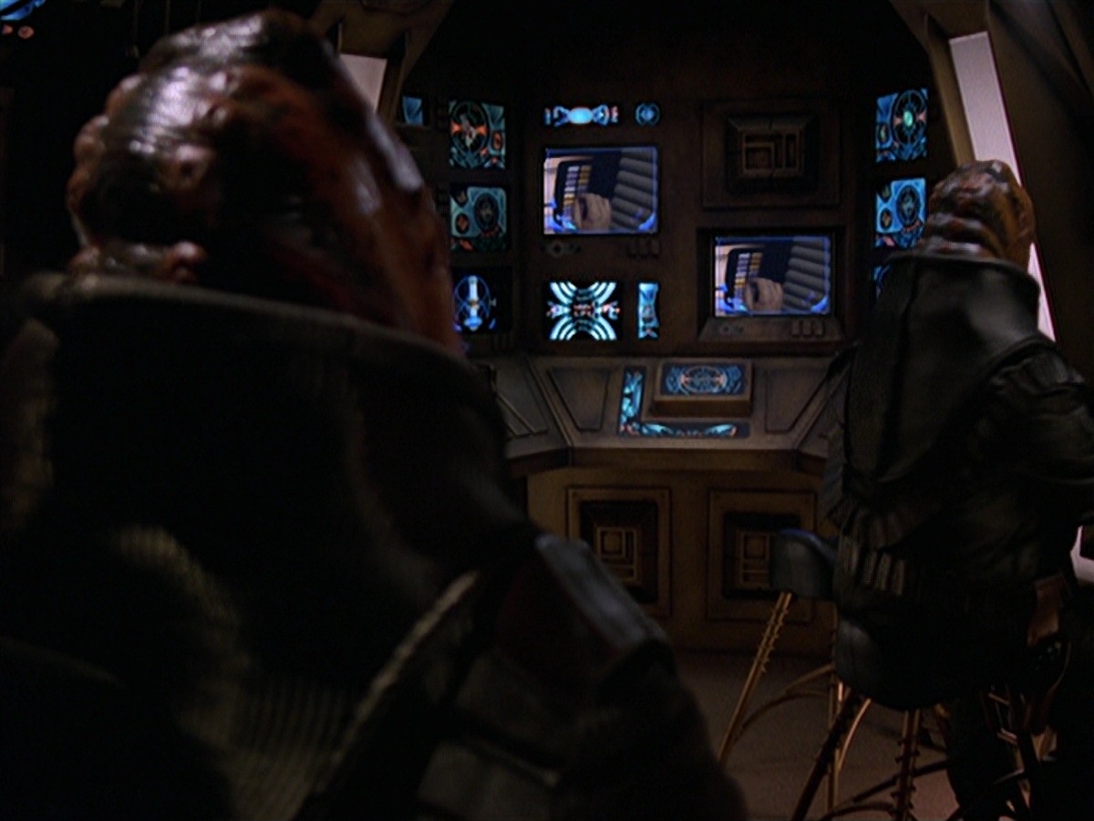 extant_StarTrek_VOY_7x24-RenaissanceMan_2048.jpg