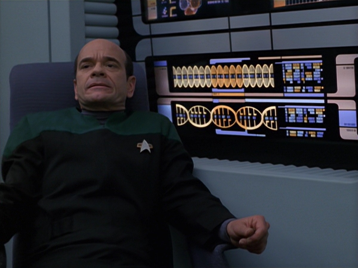 extant_StarTrek_VOY_7x24-RenaissanceMan_2057.jpg