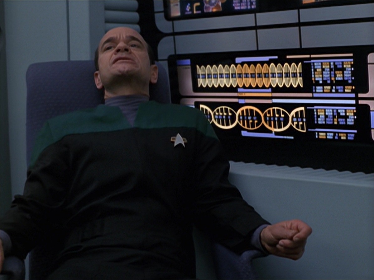 extant_StarTrek_VOY_7x24-RenaissanceMan_2058.jpg