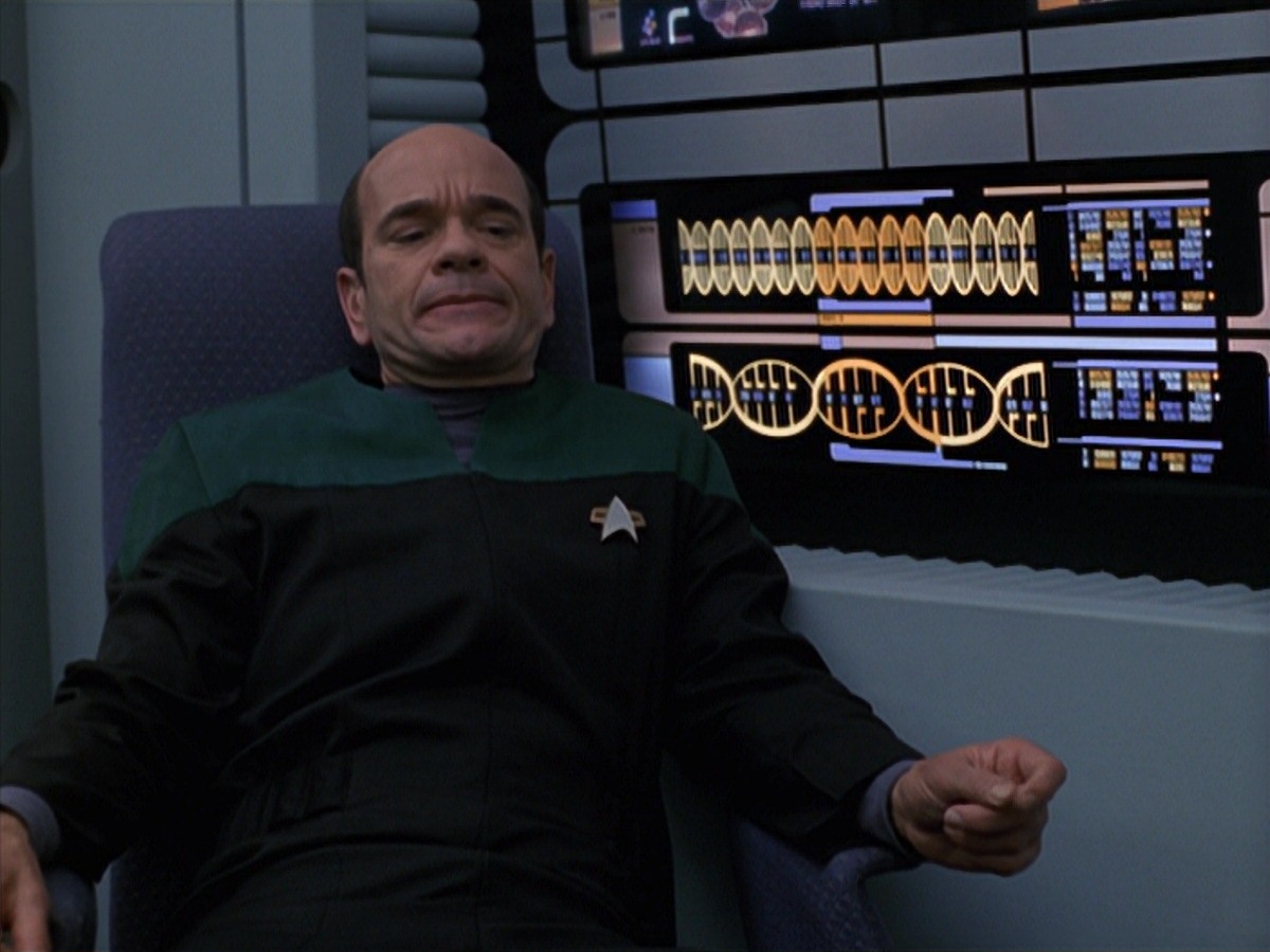 extant_StarTrek_VOY_7x24-RenaissanceMan_2060.jpg
