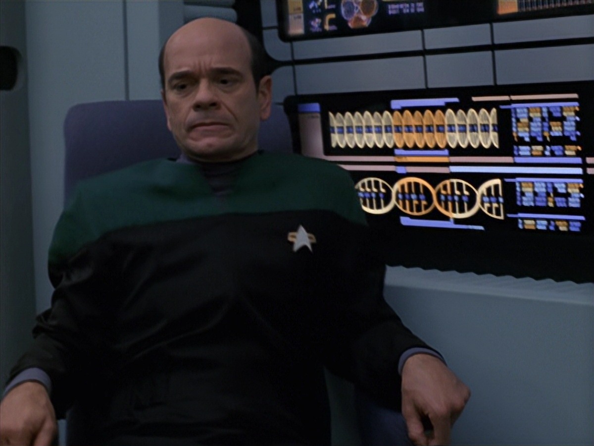 extant_StarTrek_VOY_7x24-RenaissanceMan_2064.jpg