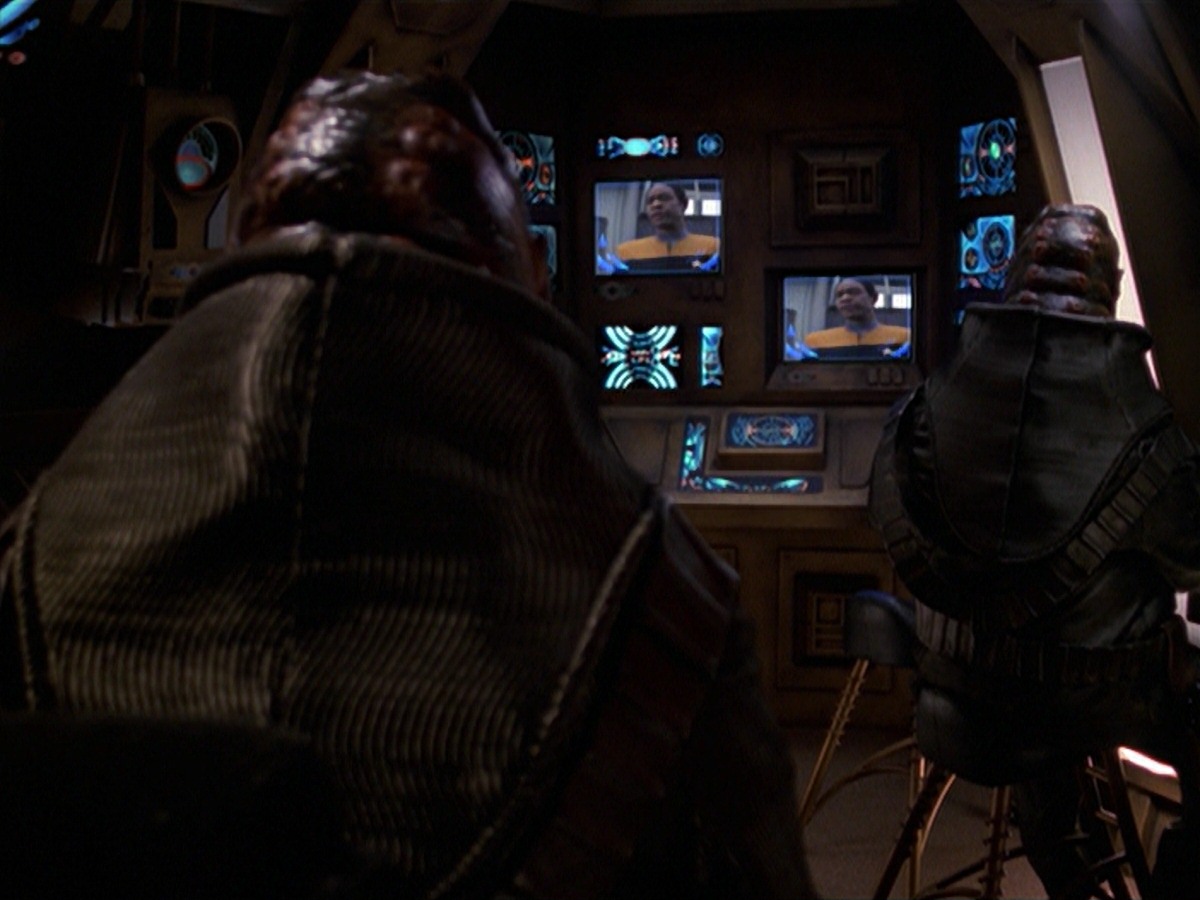 extant_StarTrek_VOY_7x24-RenaissanceMan_2073.jpg