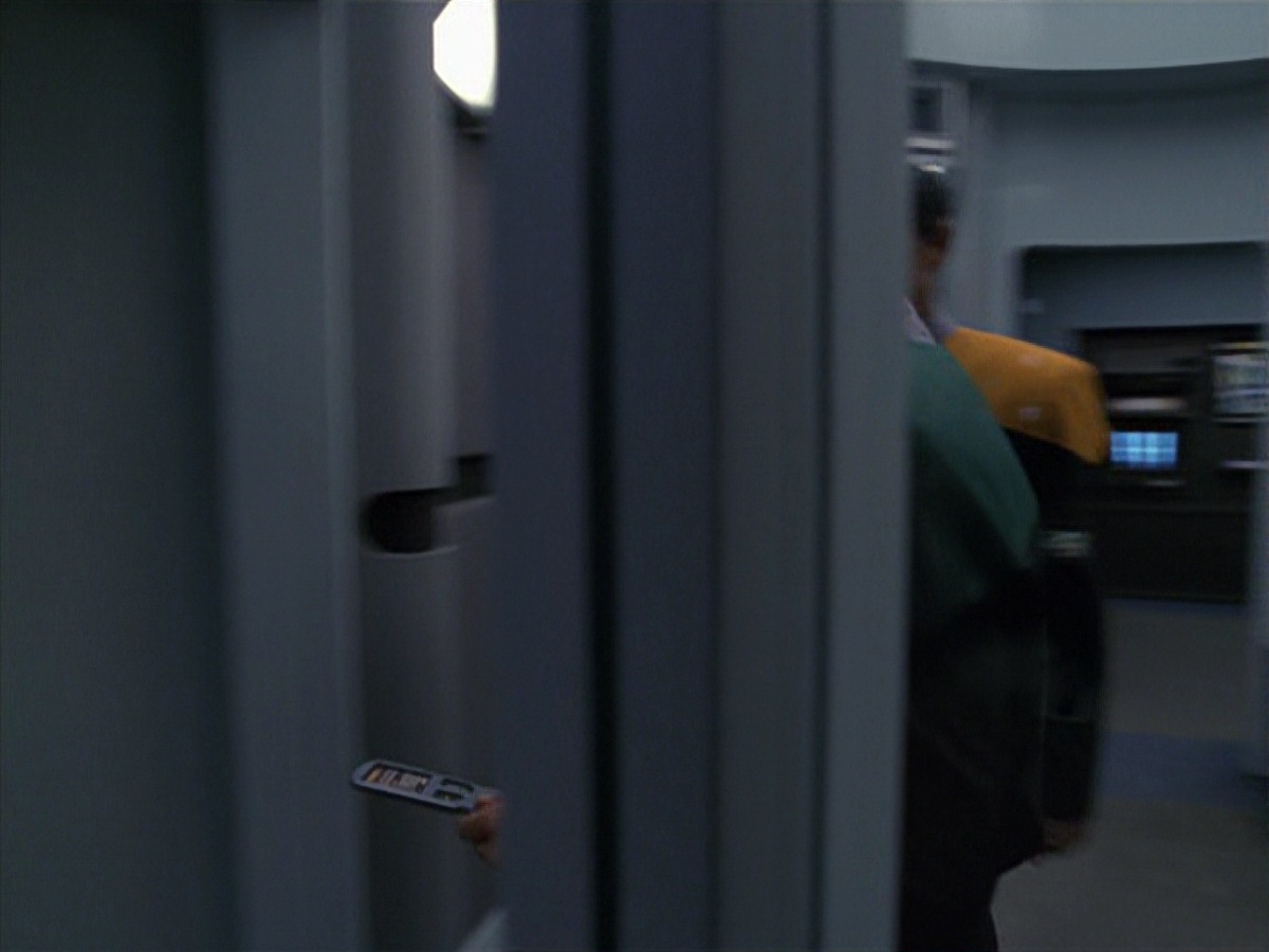 extant_StarTrek_VOY_7x24-RenaissanceMan_2097.jpg