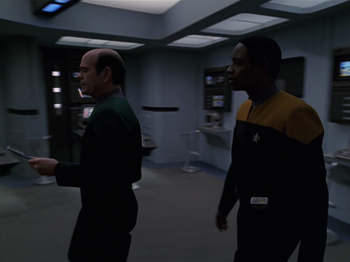 extant_StarTrek_VOY_7x24-RenaissanceMan_2101.jpg