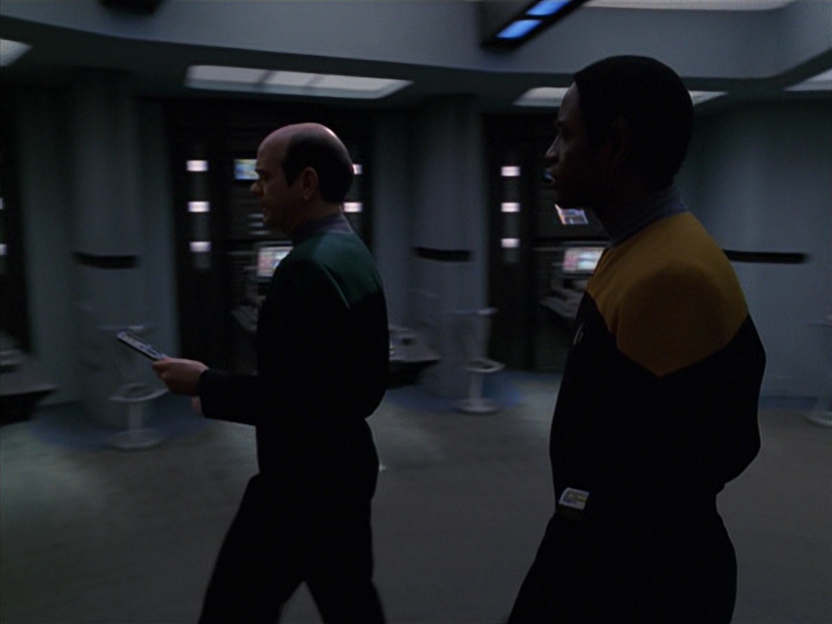 extant_StarTrek_VOY_7x24-RenaissanceMan_2102.jpg