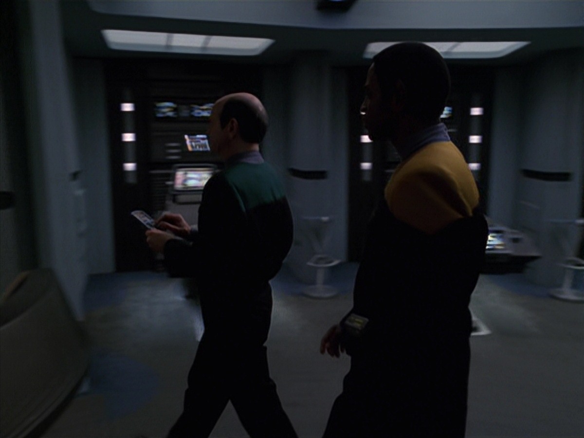 extant_StarTrek_VOY_7x24-RenaissanceMan_2103.jpg