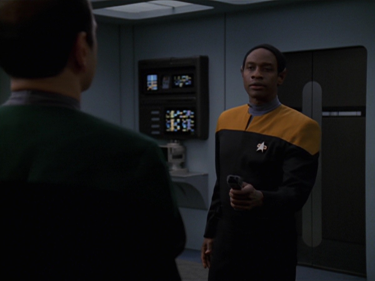 extant_StarTrek_VOY_7x24-RenaissanceMan_2120.jpg