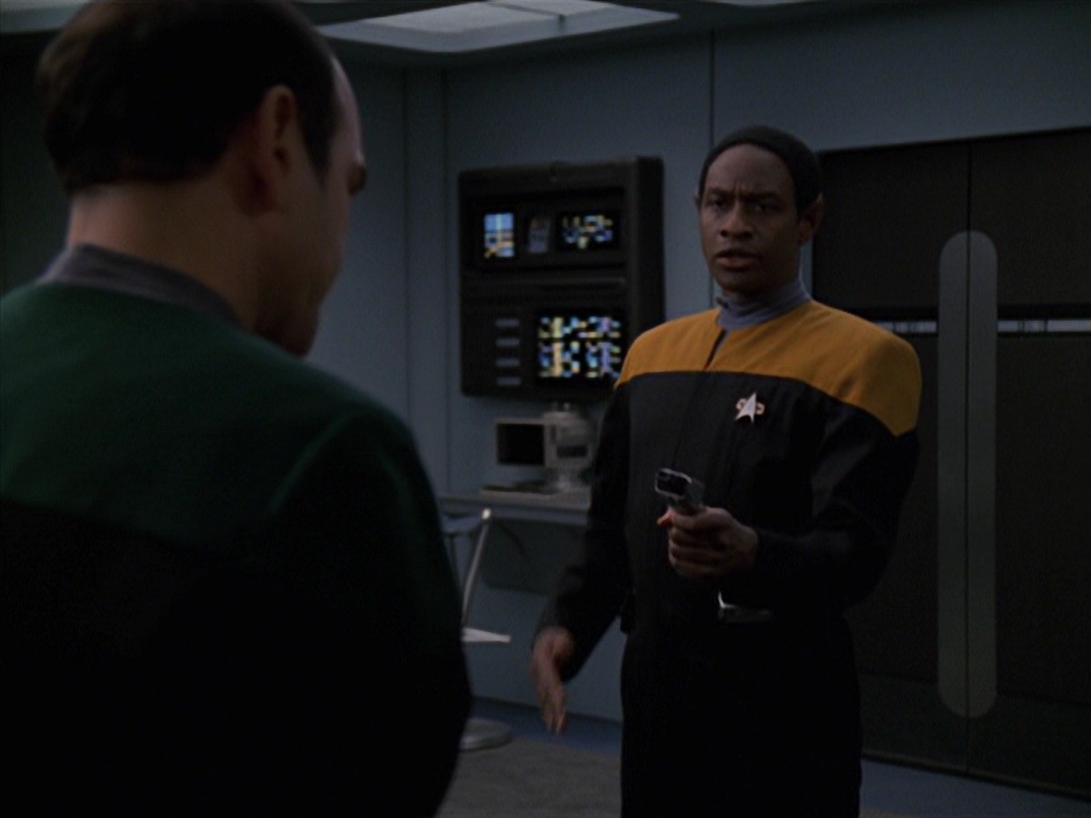 extant_StarTrek_VOY_7x24-RenaissanceMan_2126.jpg