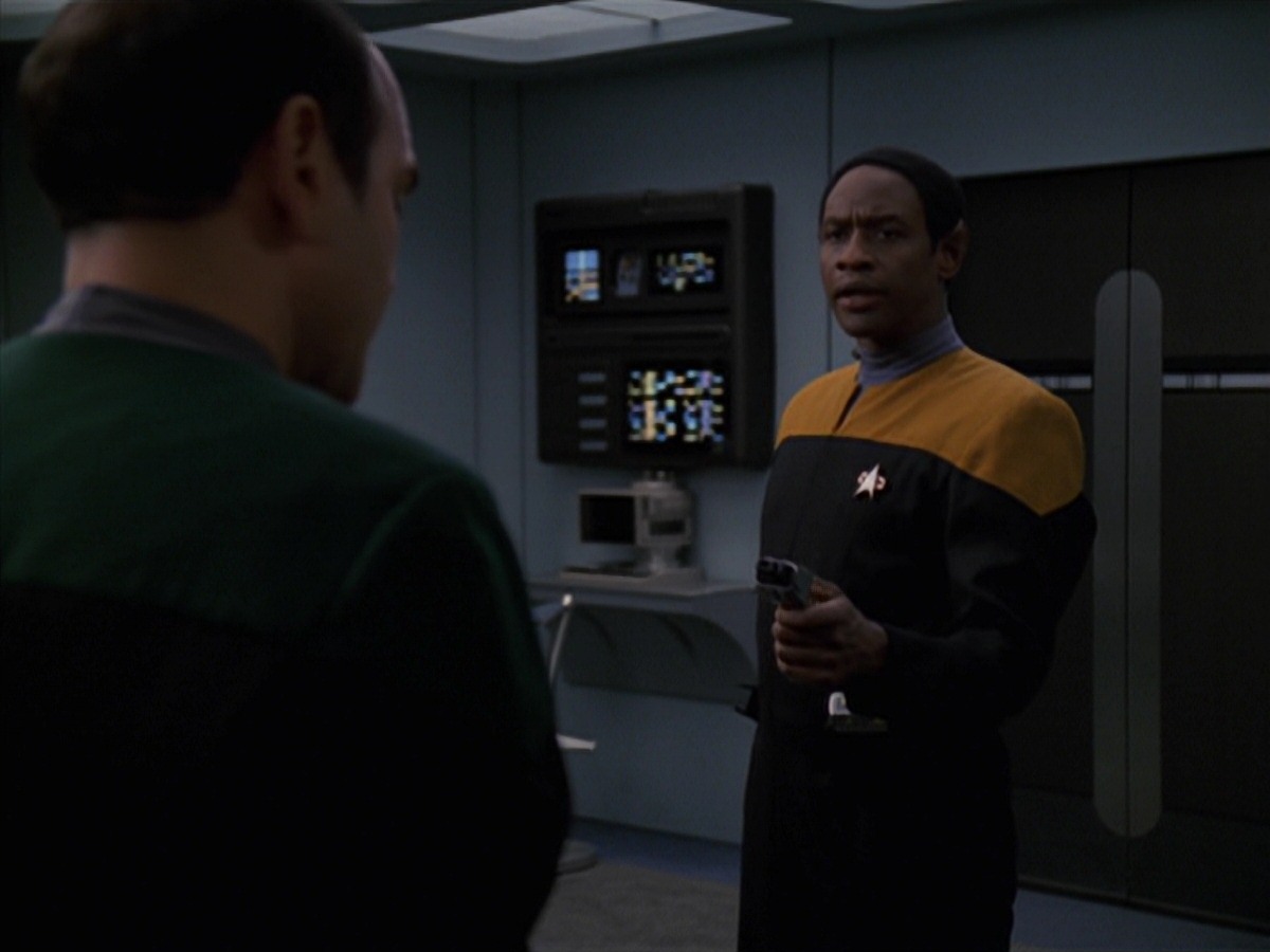 extant_StarTrek_VOY_7x24-RenaissanceMan_2127.jpg