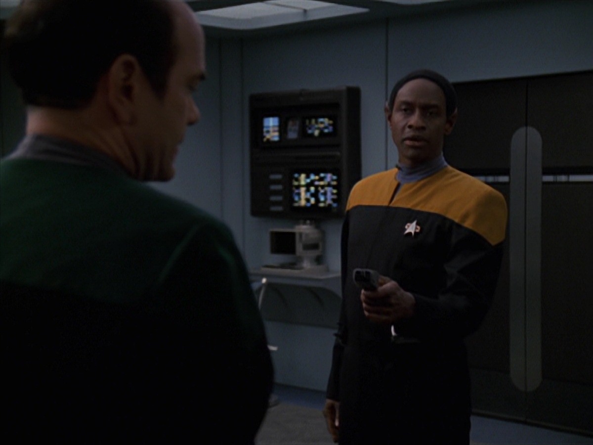 extant_StarTrek_VOY_7x24-RenaissanceMan_2128.jpg