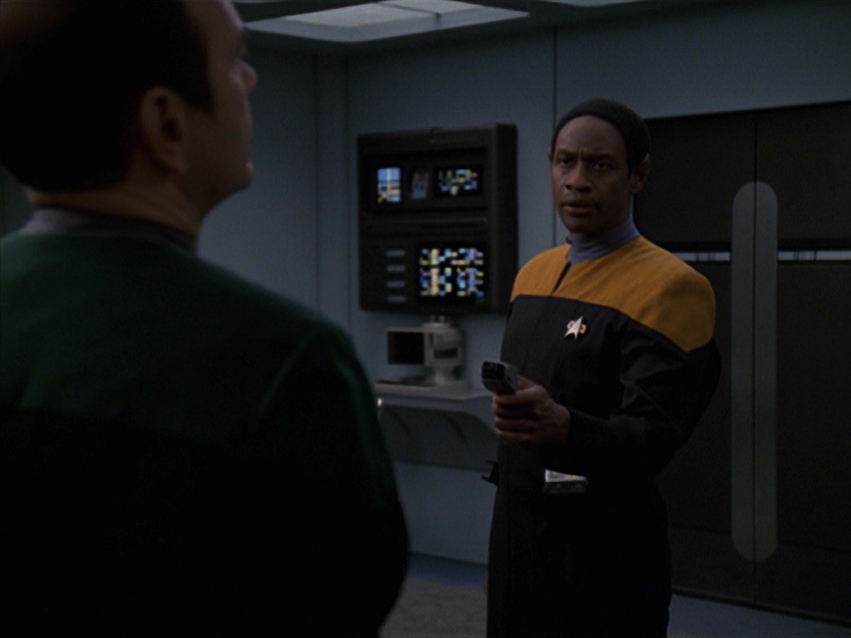 extant_StarTrek_VOY_7x24-RenaissanceMan_2130.jpg