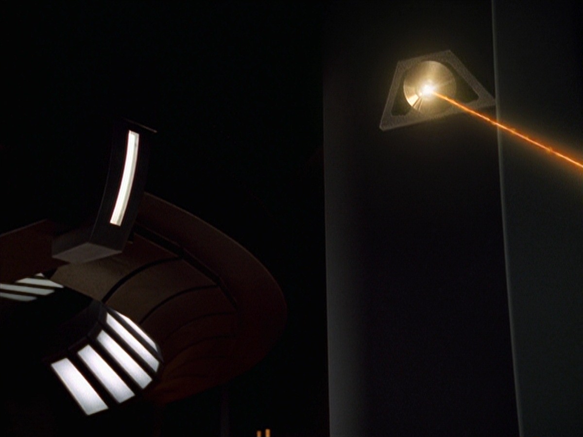 extant_StarTrek_VOY_7x24-RenaissanceMan_2135.jpg