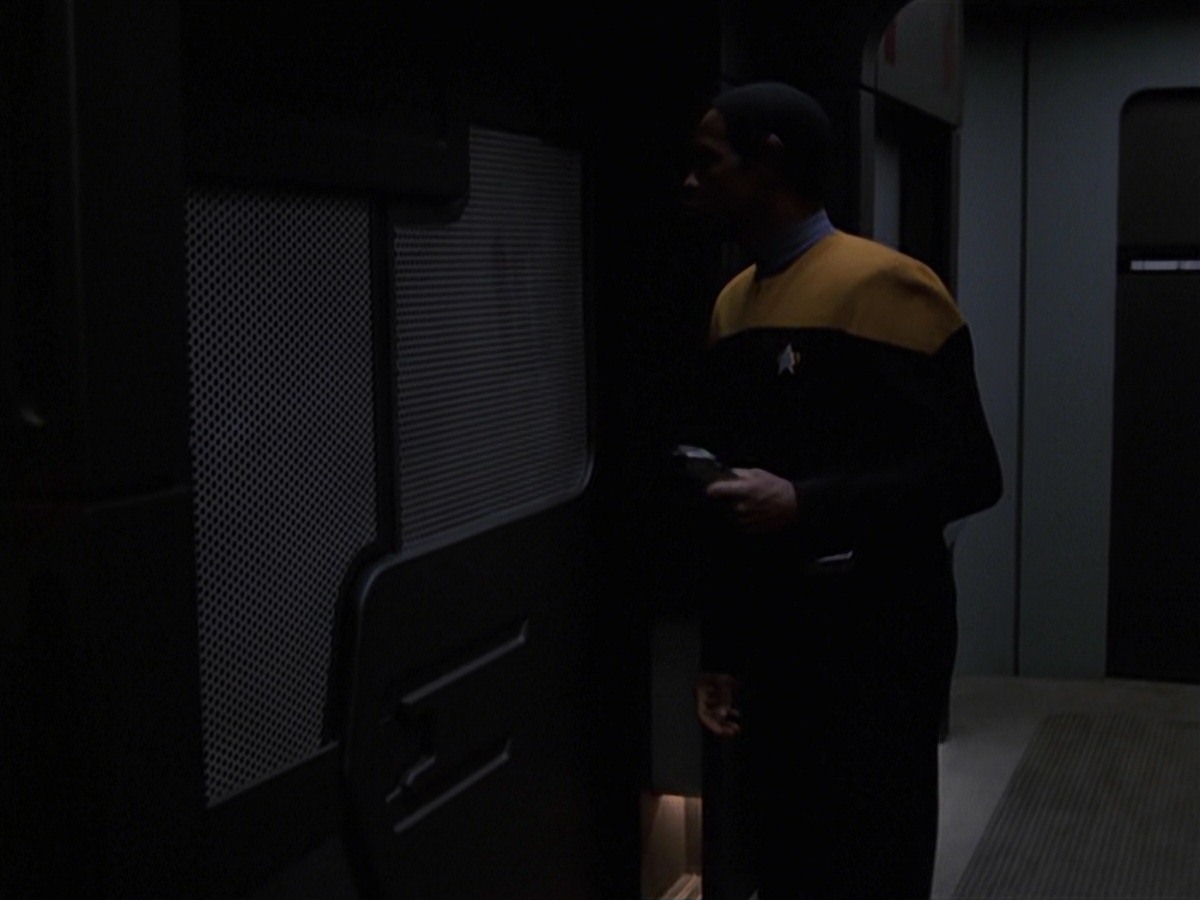 extant_StarTrek_VOY_7x24-RenaissanceMan_2169.jpg