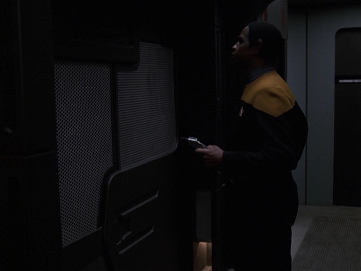 extant_StarTrek_VOY_7x24-RenaissanceMan_2170.jpg
