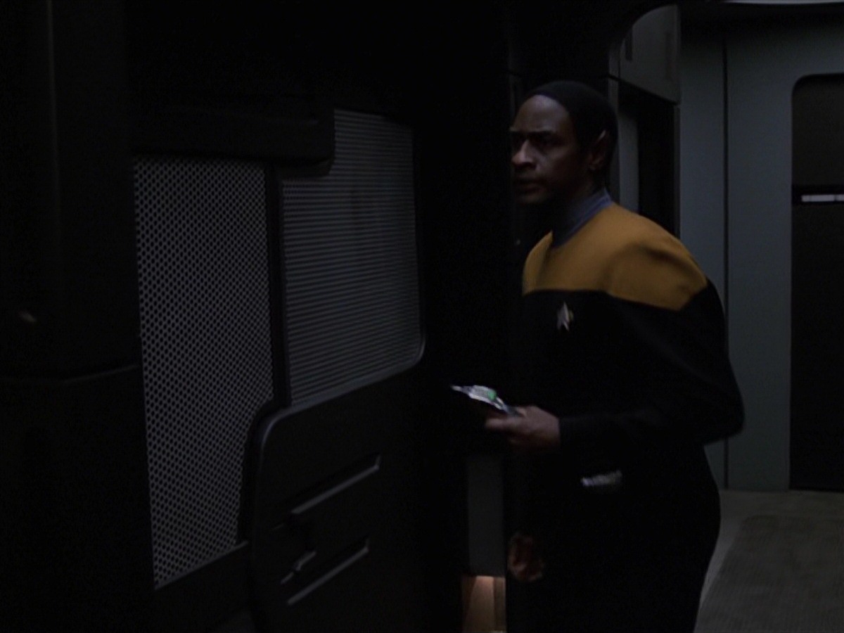 extant_StarTrek_VOY_7x24-RenaissanceMan_2172.jpg