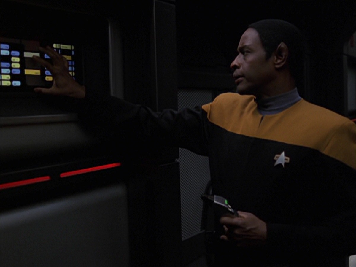 extant_StarTrek_VOY_7x24-RenaissanceMan_2176.jpg