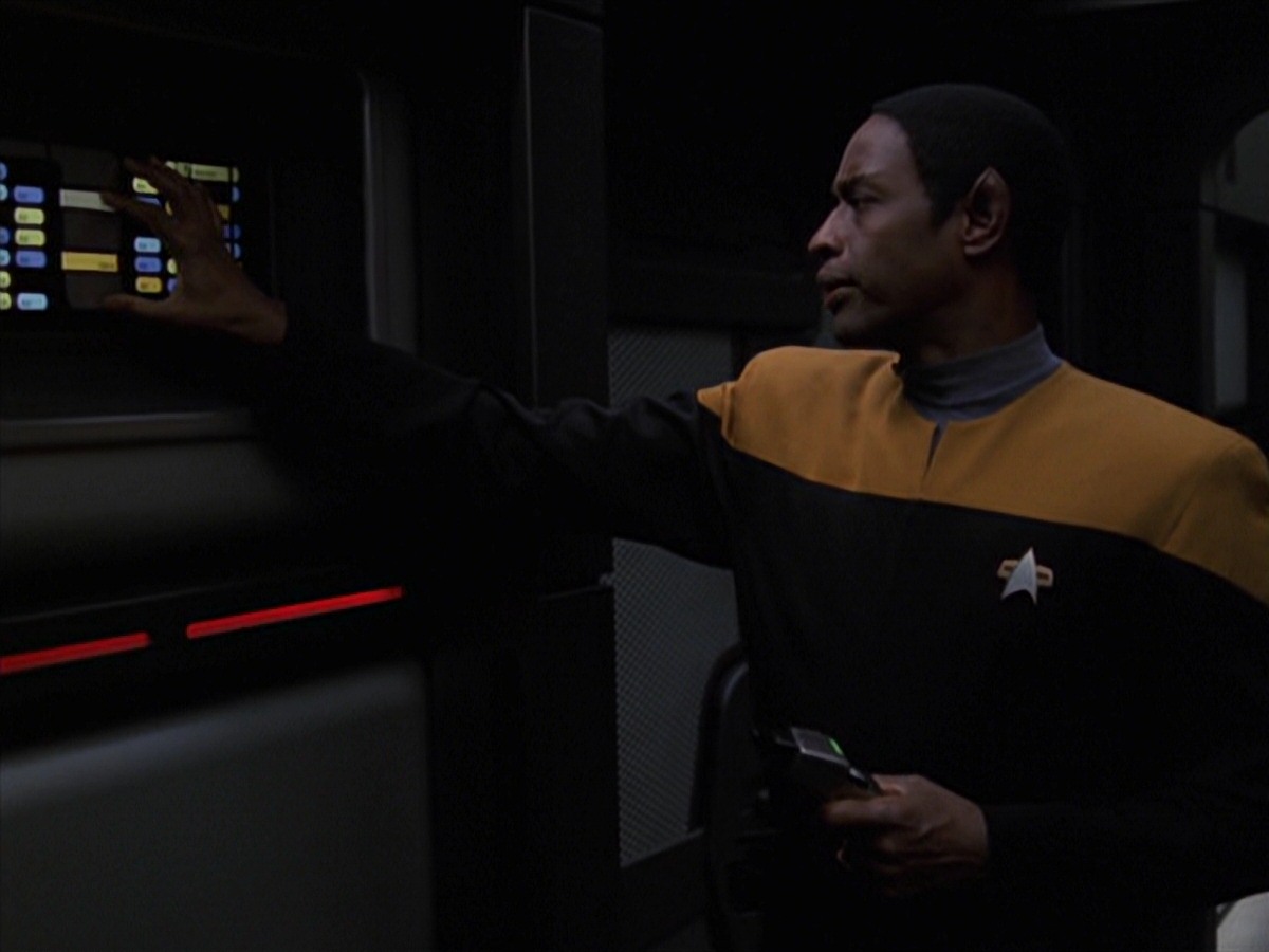 extant_StarTrek_VOY_7x24-RenaissanceMan_2179.jpg