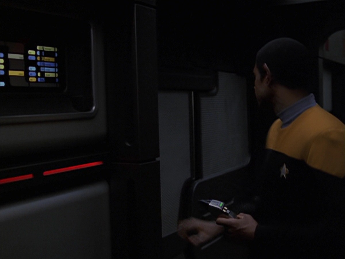 extant_StarTrek_VOY_7x24-RenaissanceMan_2180.jpg