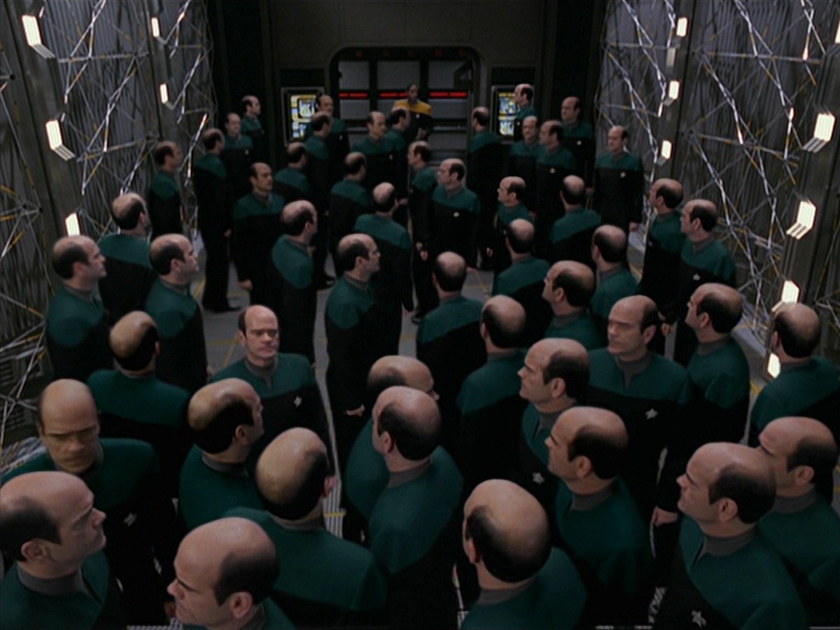 extant_StarTrek_VOY_7x24-RenaissanceMan_2182.jpg