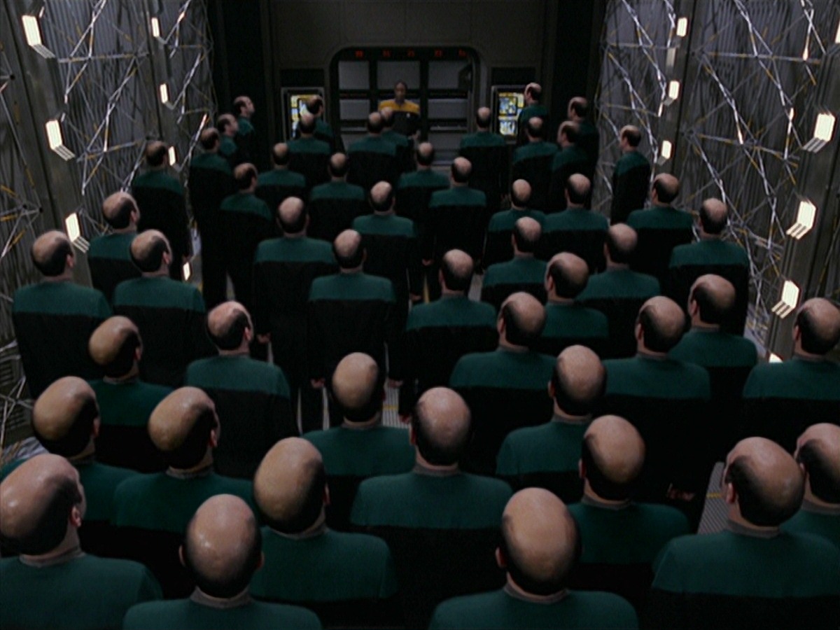 extant_StarTrek_VOY_7x24-RenaissanceMan_2184.jpg