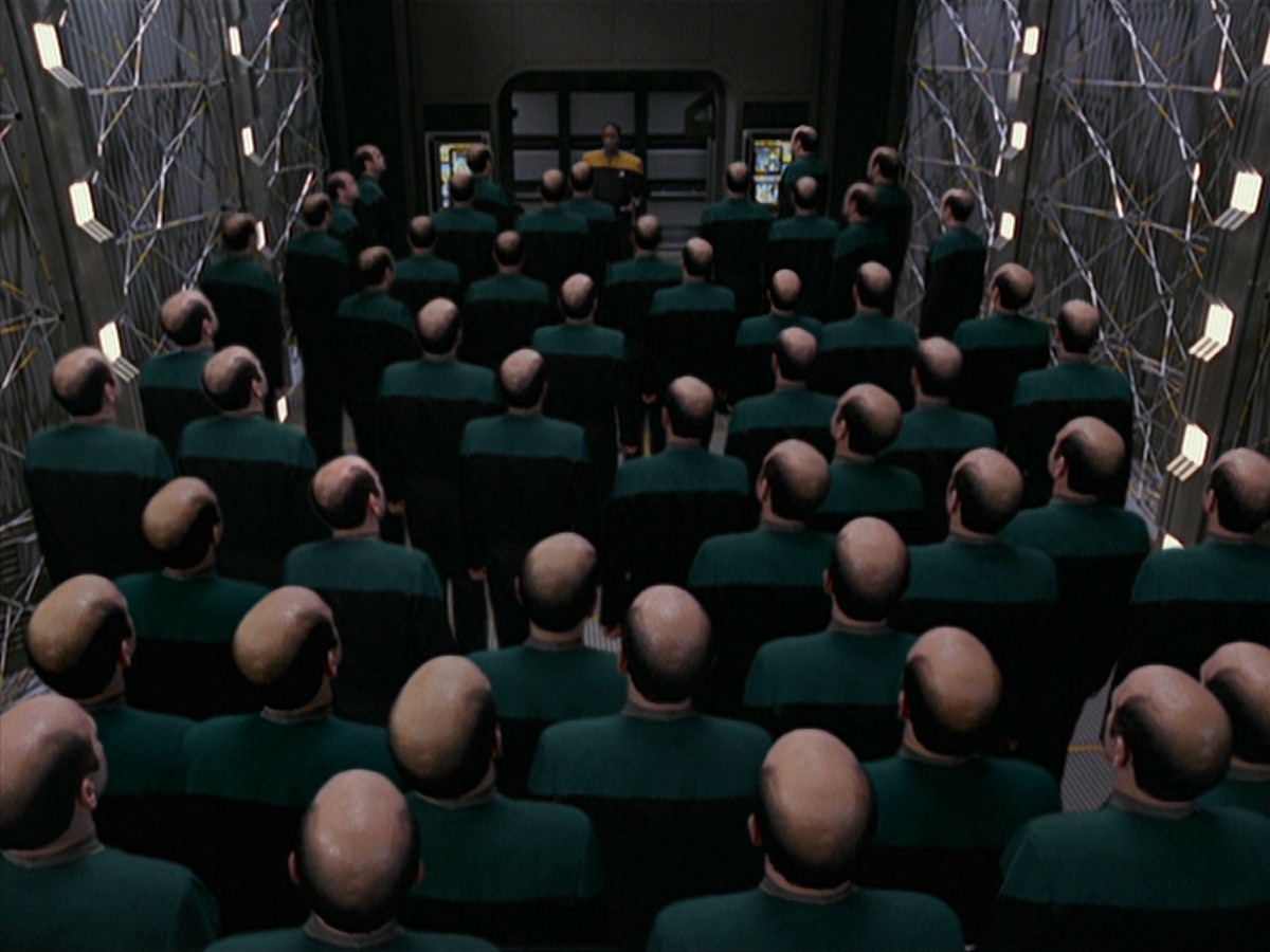 extant_StarTrek_VOY_7x24-RenaissanceMan_2185.jpg