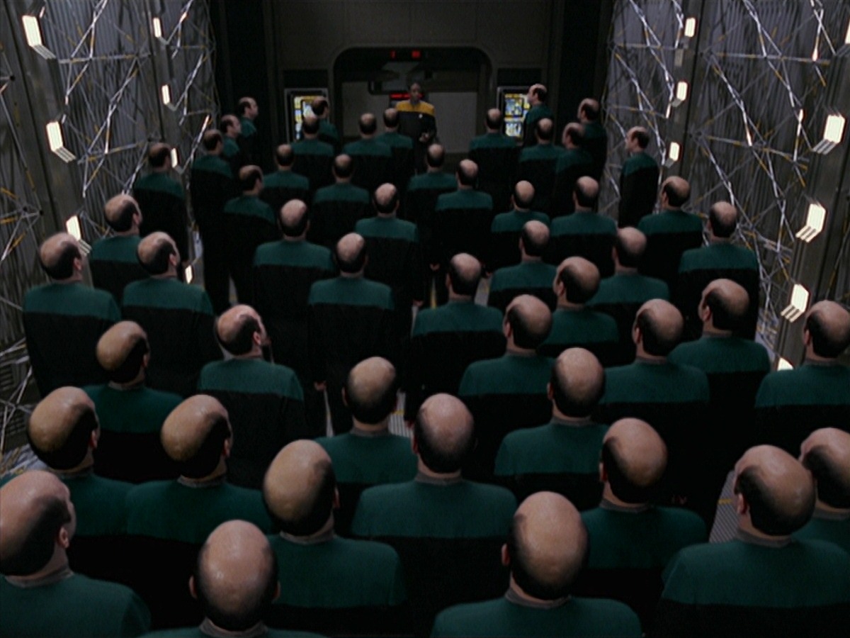 extant_StarTrek_VOY_7x24-RenaissanceMan_2187.jpg