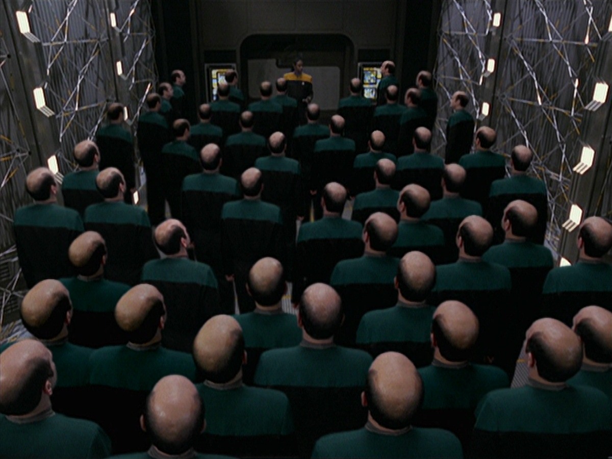 extant_StarTrek_VOY_7x24-RenaissanceMan_2188.jpg