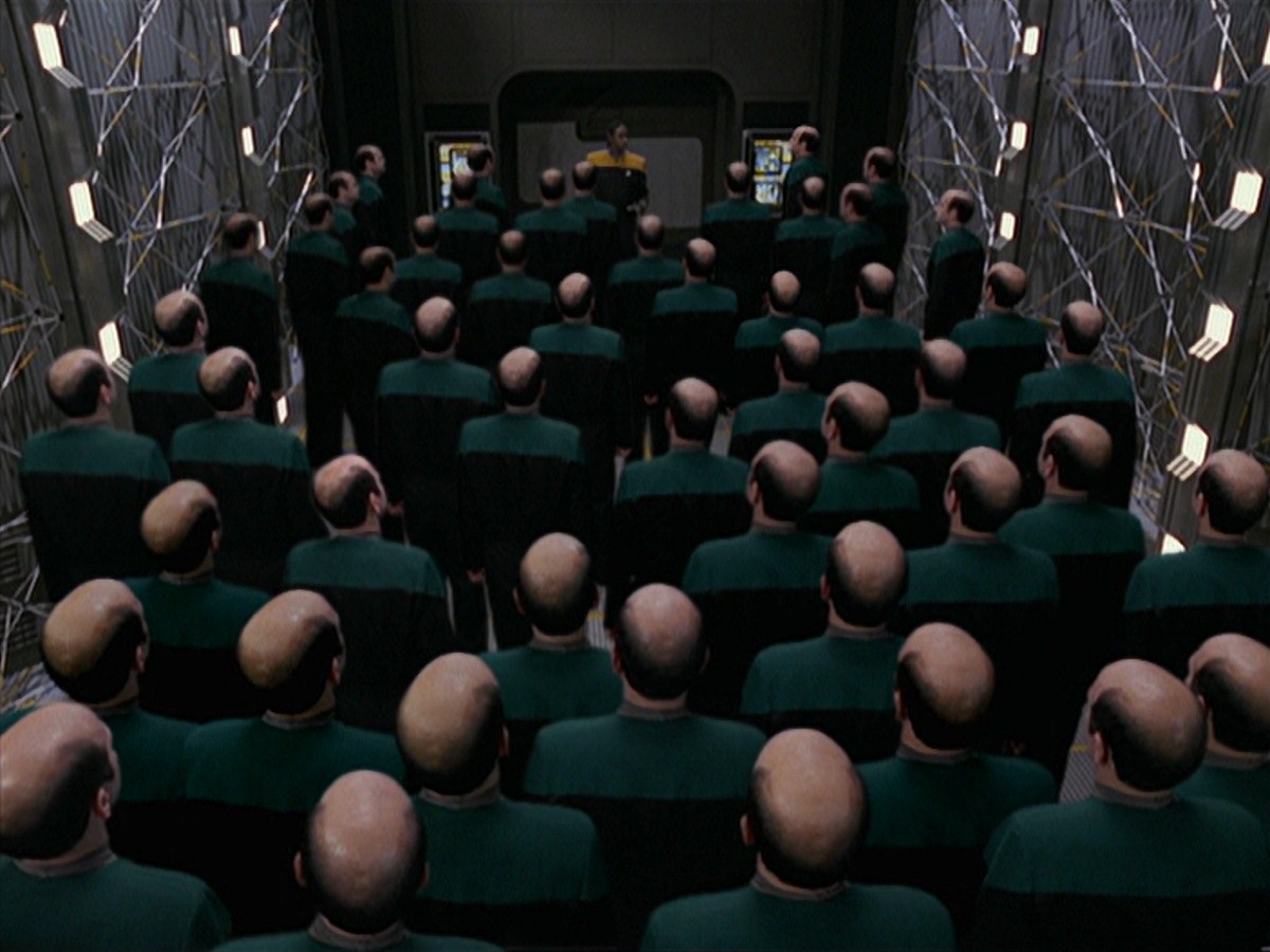 extant_StarTrek_VOY_7x24-RenaissanceMan_2189.jpg