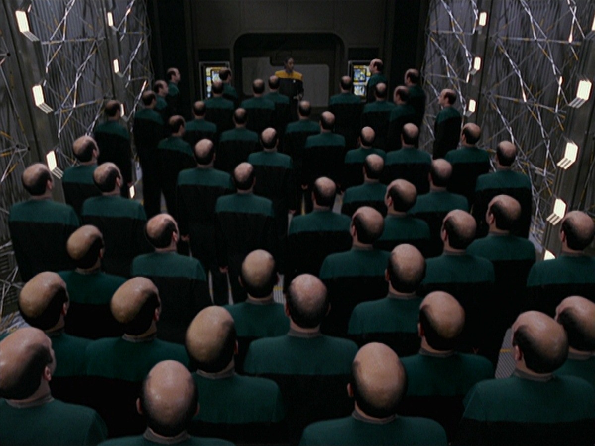 extant_StarTrek_VOY_7x24-RenaissanceMan_2190.jpg